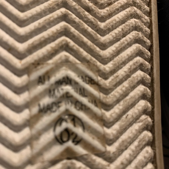 Sneakers - Picture 3 of 4